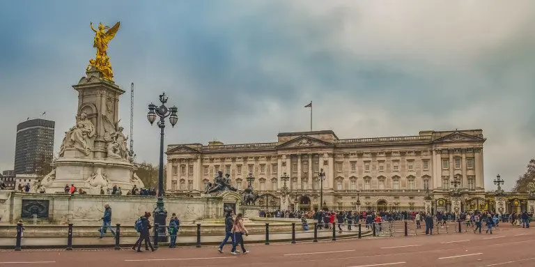 cityscape of Buckingham Palace square