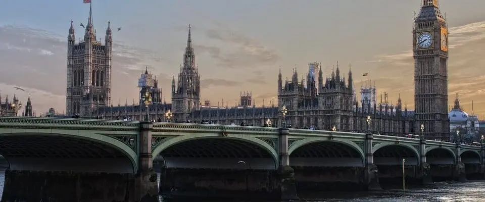 View Westminster bridge from the water
