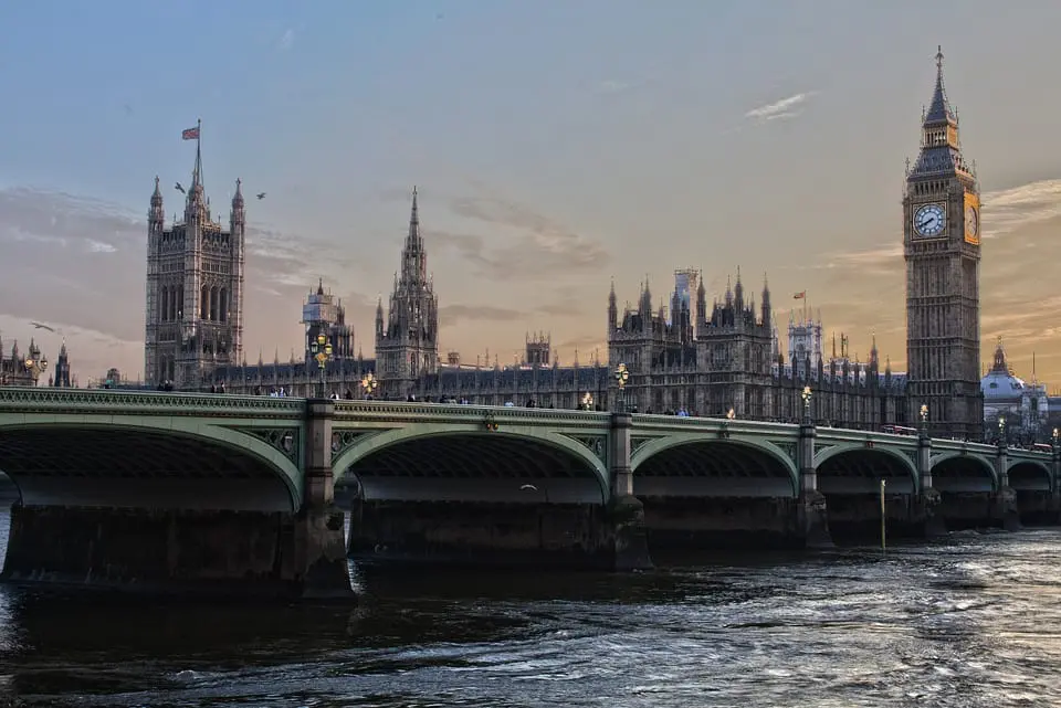 View Westminster bridge from the water