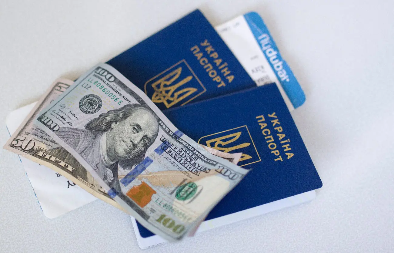 USD and Ukraine passports.