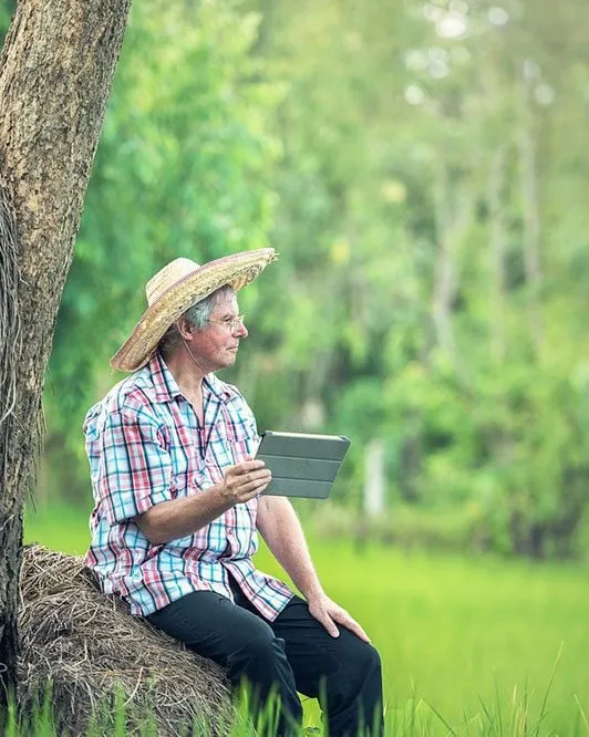 remote-work-nature-man